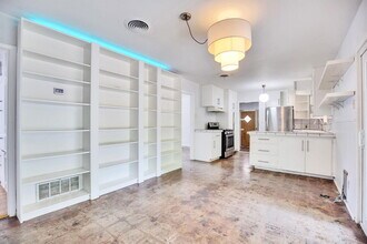 1616 Ashberry Dr in Austin, TX - Building Photo - Building Photo