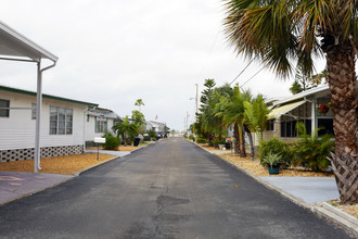 Causeway Village in South Pasadena, FL - Building Photo - Building Photo