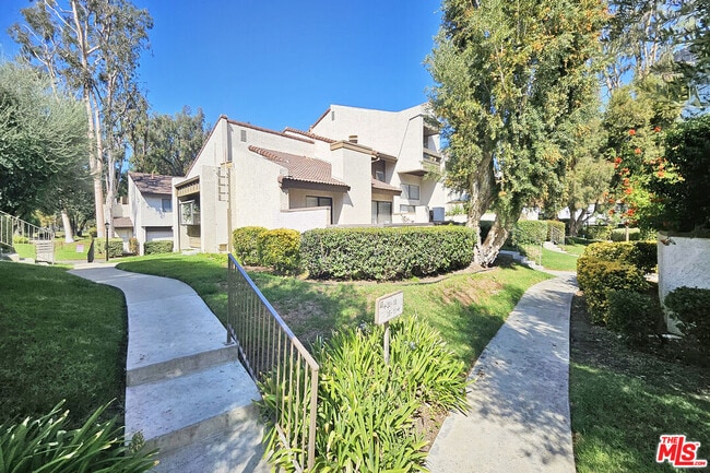 property at 5800 Owensmouth Ave