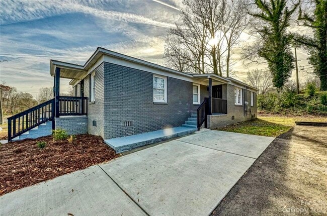 1025 McArthur Ave, Unit 2 in Charlotte, NC - Building Photo - Building Photo