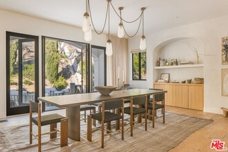 16875 Cll De Sarah in Los Angeles, CA - Building Photo - Building Photo