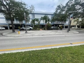 1735 NE 164th St in North Miami Beach, FL - Building Photo - Building Photo