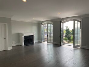 2657 N Clybourn Ave, Unit 2A in Chicago, IL - Building Photo - Building Photo