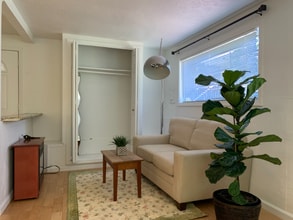 6040 Buena Ventura Ave in Oakland, CA - Foto de edificio - Building Photo