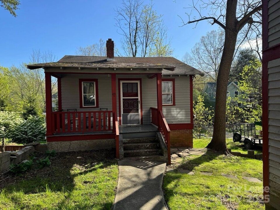 109 Pearson Dr in Asheville, NC - Building Photo