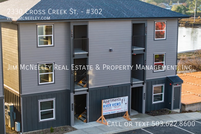 2330 Cross Creek St in Seaside, OR - Foto de edificio - Building Photo