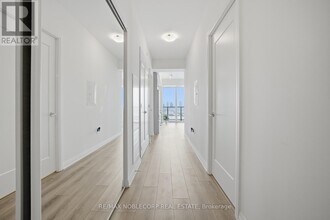 8960 Jane St in Vaughan, ON - Building Photo - Building Photo