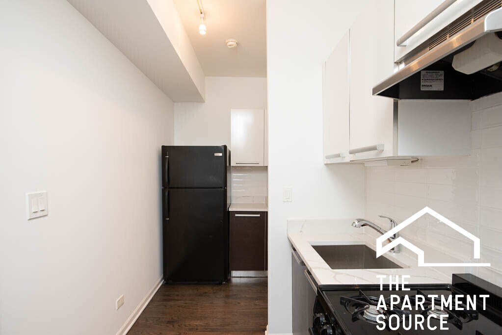 5054 N Winthrop Ave in Chicago, IL - Building Photo
