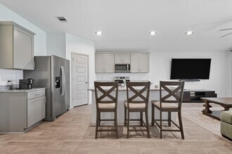 1137 Buffalograss Trl in Sealy, TX - Building Photo - Building Photo