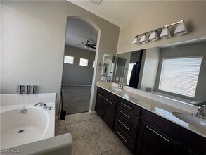 1116 Aubrey Springs Ave in Henderson, NV - Building Photo - Building Photo