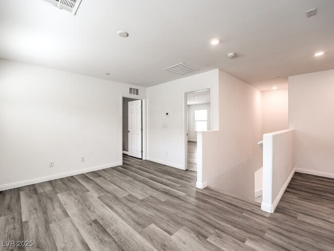 6077 Castle Gardens Ave in Las Vegas, NV - Building Photo - Building Photo