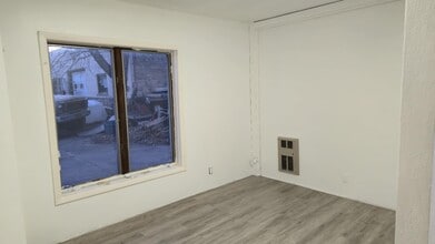 1204 Washington St in Manitowoc, WI - Building Photo - Building Photo