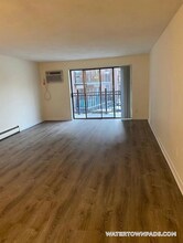24 Whites Ave, Unit 52 in Watertown, MA - Foto de edificio - Building Photo