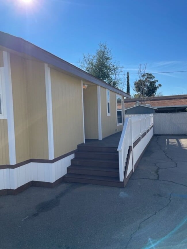 315-317 11th St in Ramona, CA - Building Photo - Building Photo