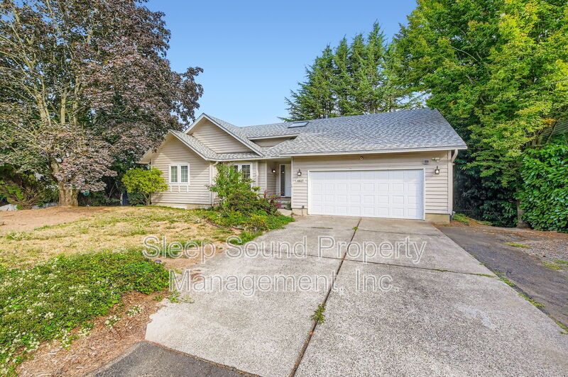 4817 NE Holman St in Portland, OR - Building Photo