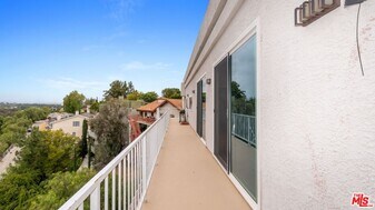 5035 Escobedo Dr in Los Angeles, CA - Building Photo