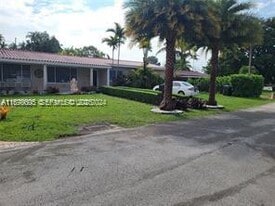 6021 SW 62nd Pl in South Miami, FL - Building Photo