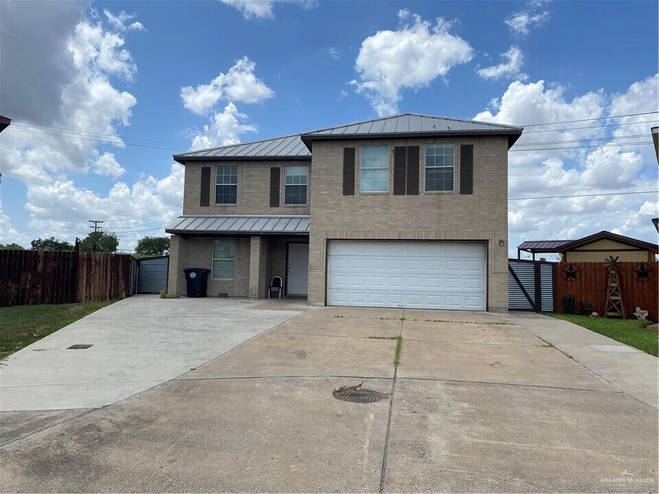 2025 W Washington St in Weslaco, TX - Building Photo