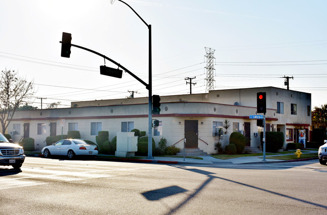 South Gate Apartments in South Gate, CA - Building Photo - Primary Photo