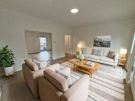 2801 San Marino St in Los Angeles, CA - Building Photo