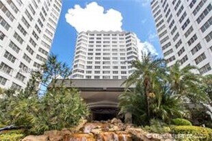 905 Brickell Bay Dr in Miami, FL - Building Photo