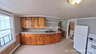 92 Clinton Ave, Unit A3 in Winslow, ME - Building Photo
