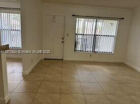 5502 Courtyard Dr in Margate, FL - Building Photo