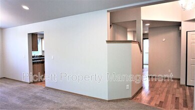 2500 NE Helm St in Bremerton, WA - Building Photo - Building Photo