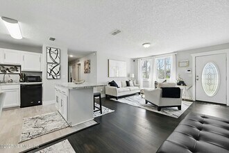 10605 Arnez Rd in Jacksonville, FL - Building Photo - Building Photo