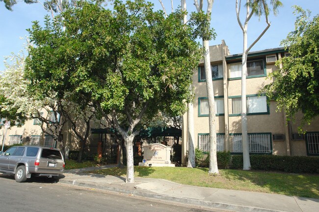 Willowbrook Villa in Los Angeles, CA - Foto de edificio - Building Photo