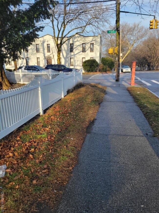 871 Throgs Neck Expy in Bronx, NY - Building Photo - Building Photo