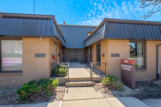 225 W Jefferson St in Plymouth, IN - Building Photo - Building Photo