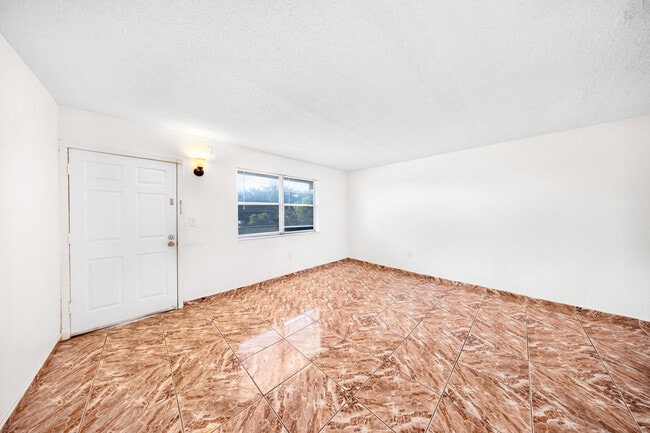 301 NW 177th St in Miami Gardens, FL - Building Photo - Building Photo