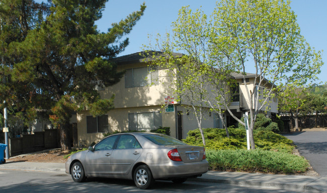 8225 Kelton Dr in Gilroy, CA - Foto de edificio - Building Photo