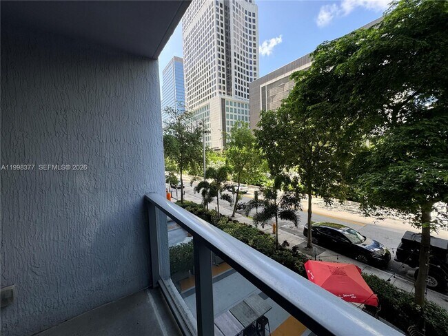 31 SE 6th St, Unit 305 in Miami, FL - Building Photo - Building Photo