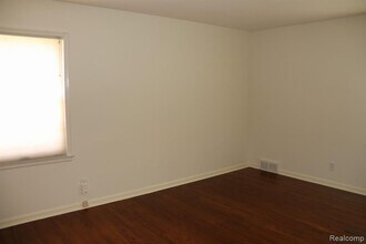 18147 Melrose Ave in Southfield, MI - Building Photo - Building Photo