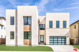 11770 Hillsborough Ln in Los Angeles, CA - Building Photo