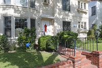 141 S Canon Dr in Beverly Hills, CA - Building Photo - Building Photo