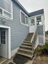 1727 NE 17th St in Lincoln City, OR - Building Photo - Building Photo