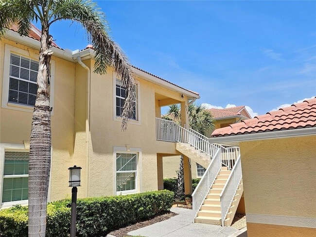 property at 904 Casa Del Lago Way