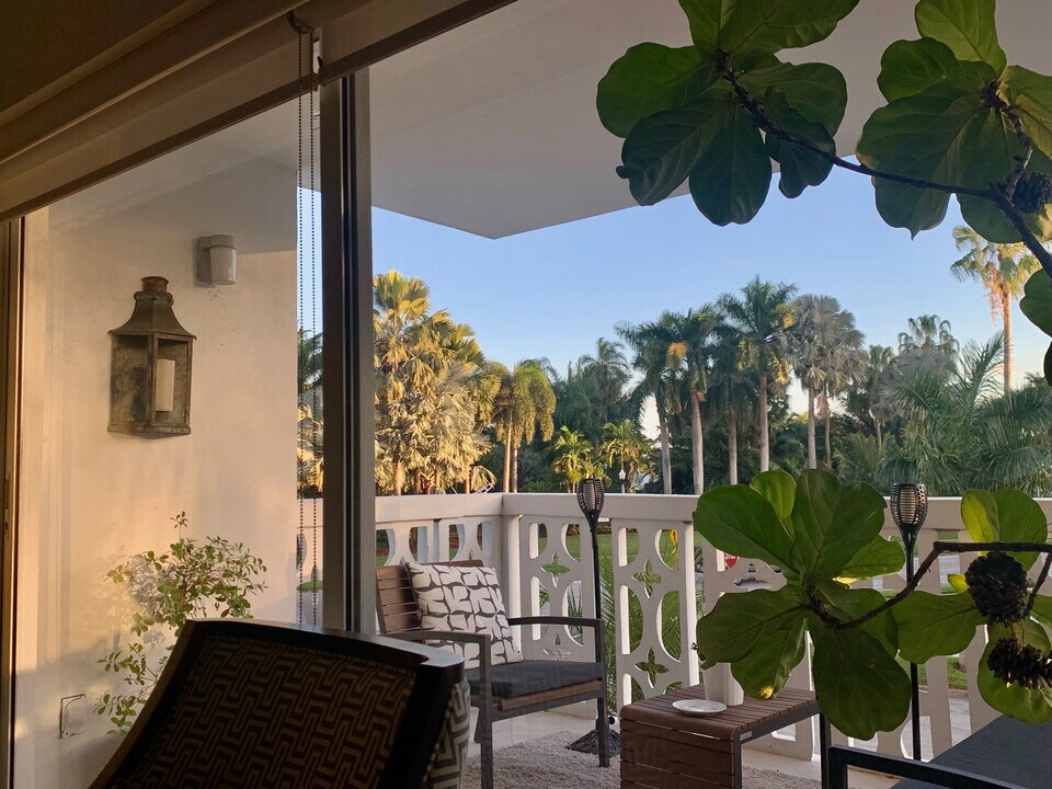 1100 N Shore Dr NE, Unit 204 in St. Petersburg, FL - Building Photo