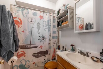 1627 N Winchester Ave, Unit 2F in Chicago, IL - Building Photo - Building Photo