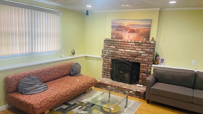 property at 7 Humboldt Ave