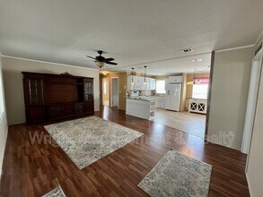 38055 Woodgate Ln in Zephyrhills, FL - Building Photo - Building Photo