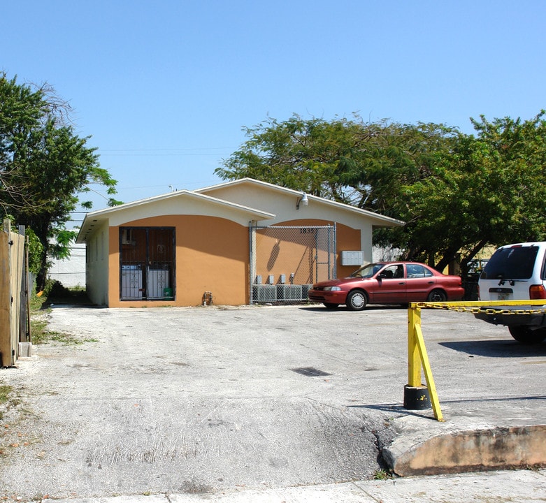 1835 NW 19th Ter in Miami, FL - Building Photo