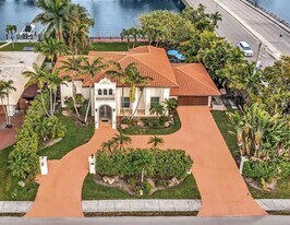 900 Diplomat Pkwy in Hallandale Beach, FL - Building Photo