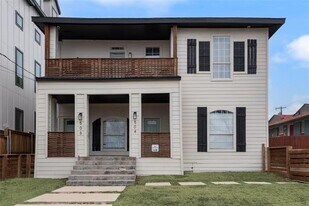 506 N Lancaster Ave in Dallas, TX - Building Photo