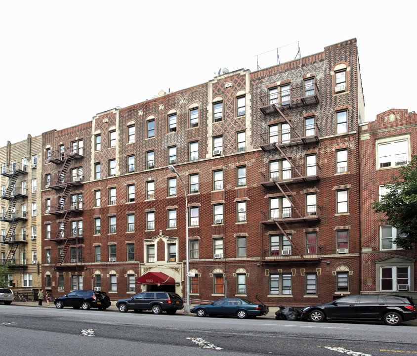 1562 Ocean Ave in Brooklyn, NY - Foto de edificio