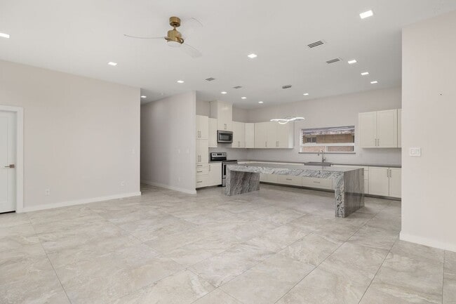 2041 Lake View Dr in Mission, TX - Building Photo - Building Photo