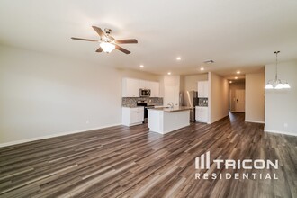 7422 Boa Holw in San Antonio, TX - Building Photo - Building Photo
